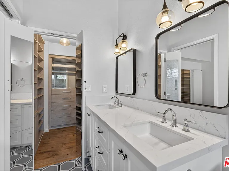 8611 Burton Way #4 — Photo 43