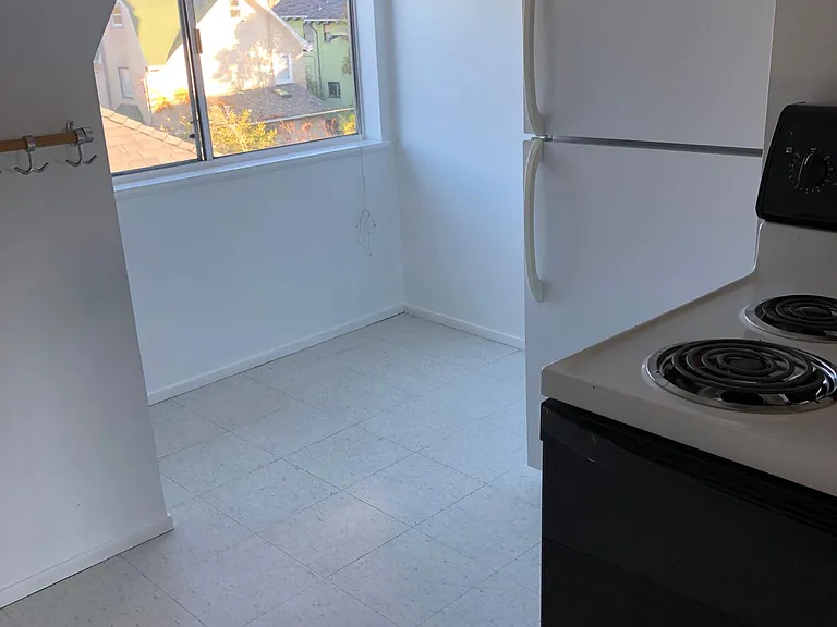 2715 Benvenue Ave — Photo 2