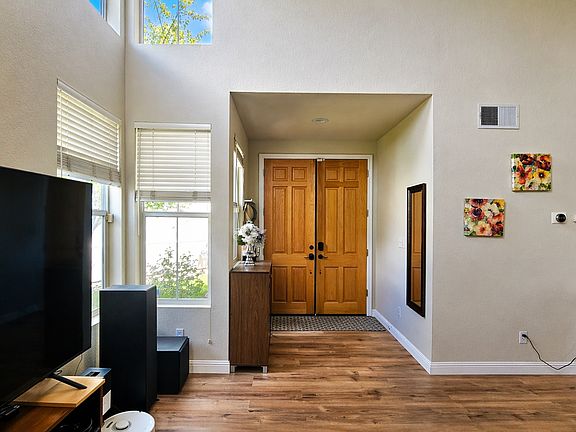 3rd image of 1036 Vista Pointe Cir