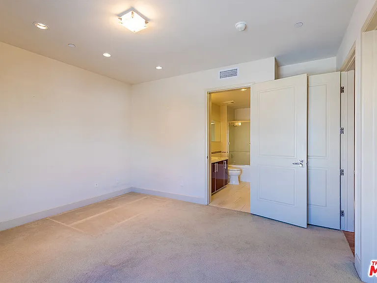 848 Irolo St #308 — Photo 4