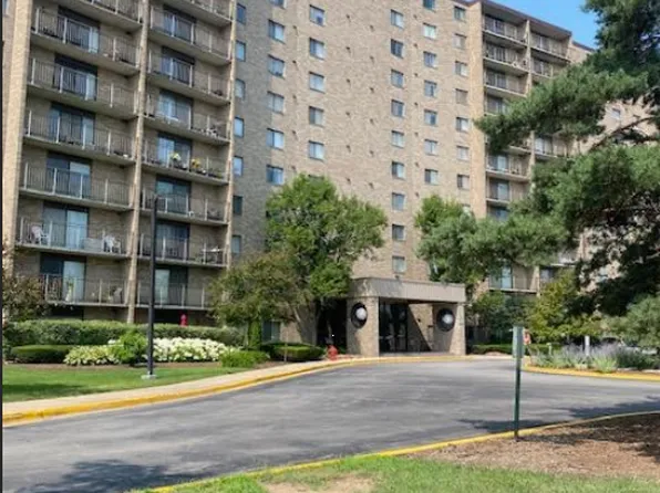 6340 Americana Dr, Willowbrook, IL
