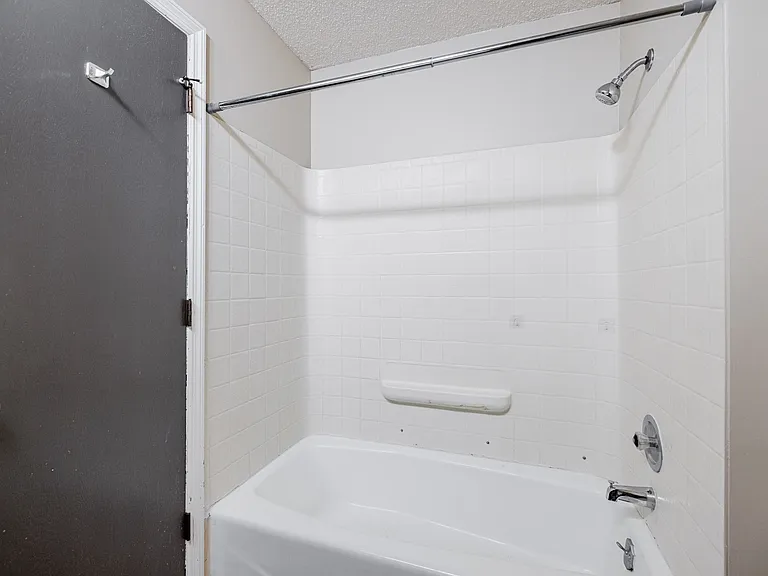 1110 F St #6 — Photo 10