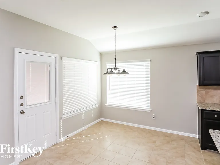 853 Wylie St — Photo 3