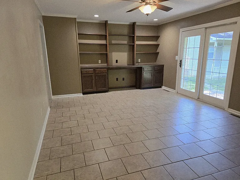 310 Susan Ln — Photo 19