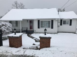 300 Washington Ave, Crab Orchard, WV 25827