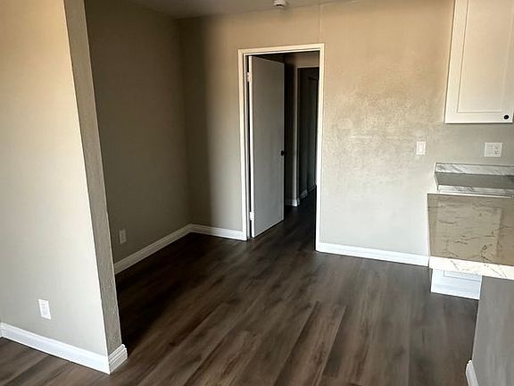4th image of 2605-2619 Flint Way #2619-28