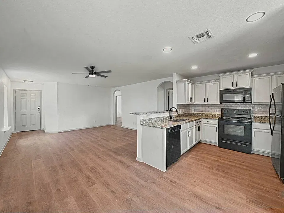360 Farmer Ln