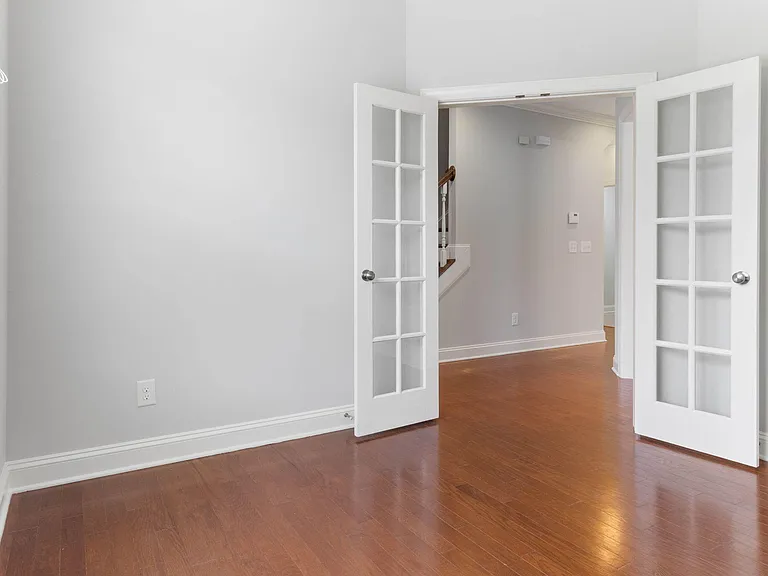 1528 Lily Creek Dr — Photo 3