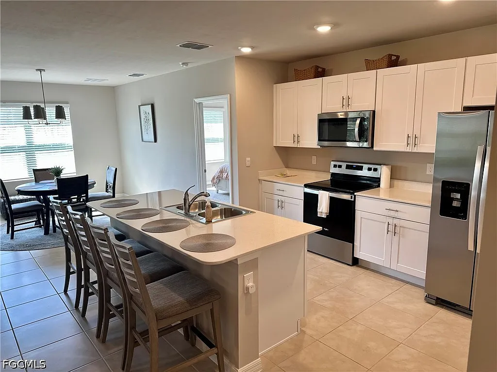 3 bed, 2.0 bath, 1672 sqft, $3,500 — Photo 3