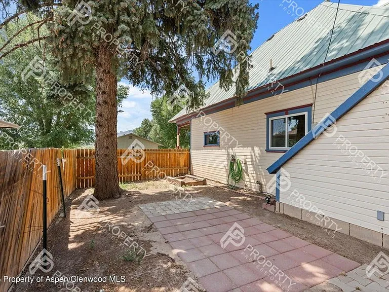440 Whiteriver Ave — Photo 21