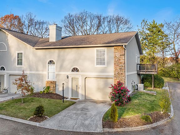 3rd image of 1700 Stone Hedge Dr