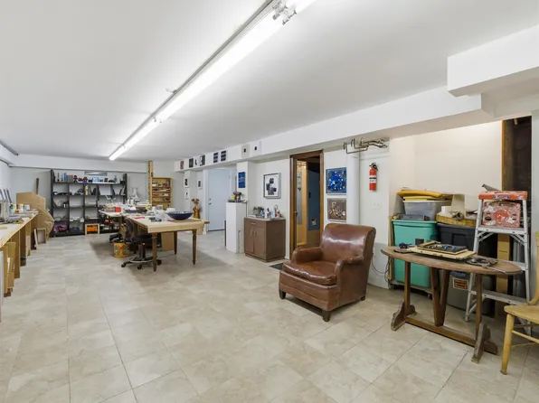 6020 Broadway image 17 of 34