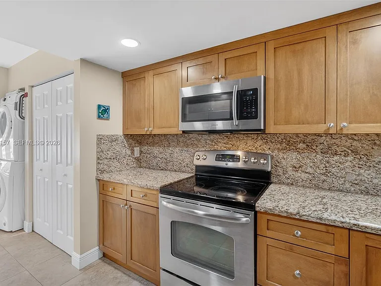 4250 SW 70th Ter — Photo 9