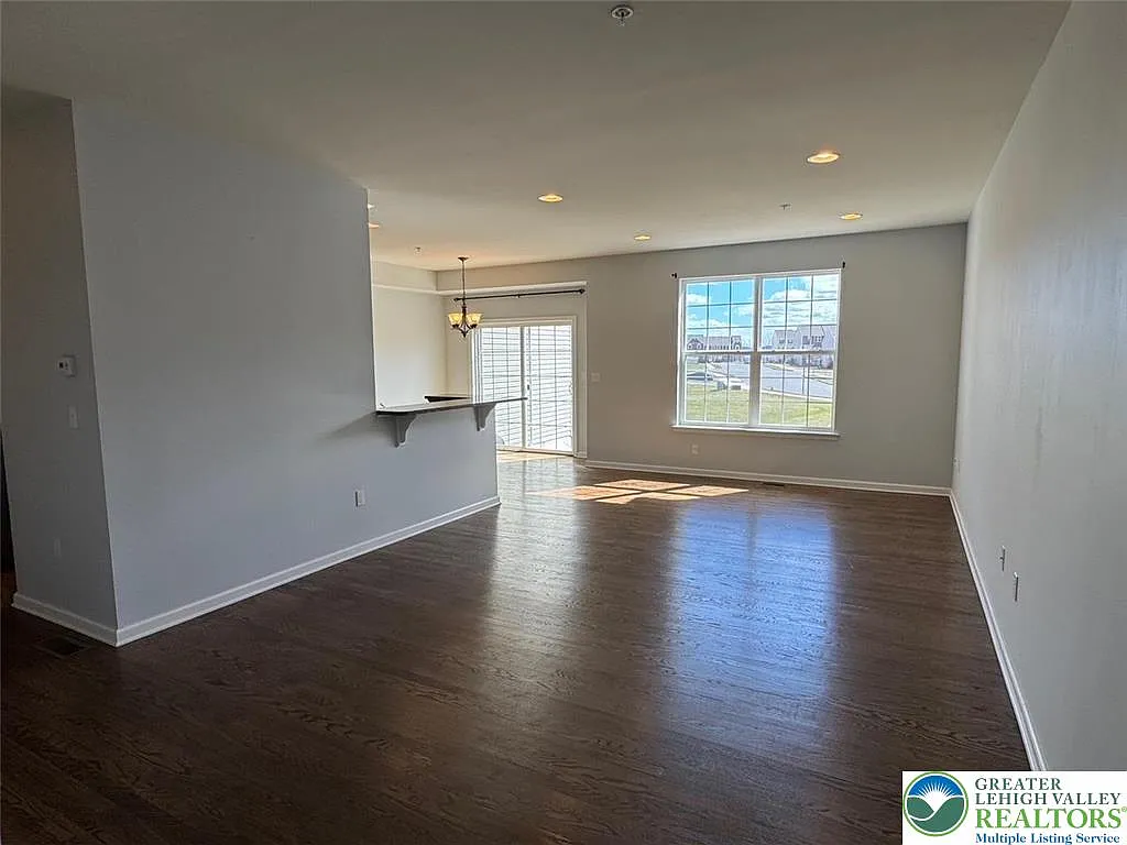 Building Photo - 1477 Tarpan Ln