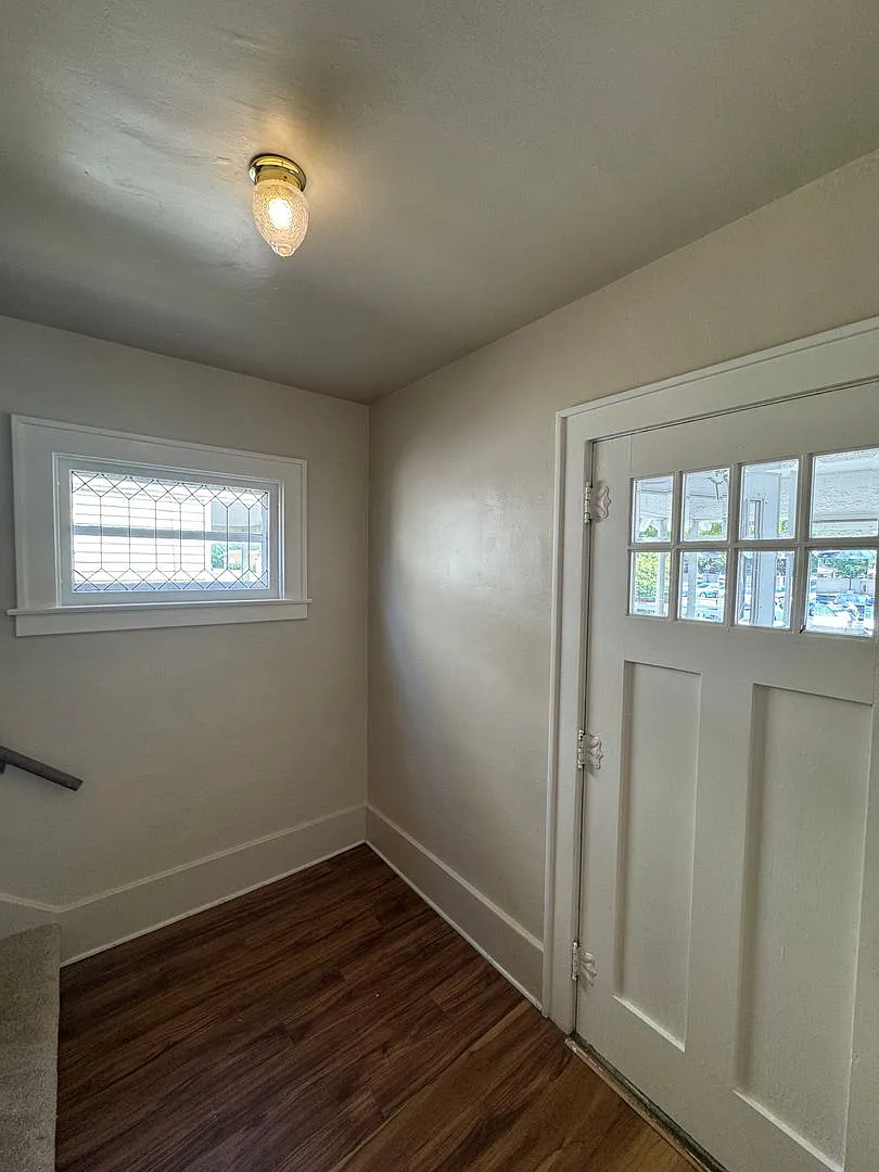 D098 - S West St 200 — Photo 4