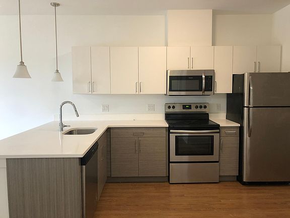 4th image of 17 Clendenny Ave
