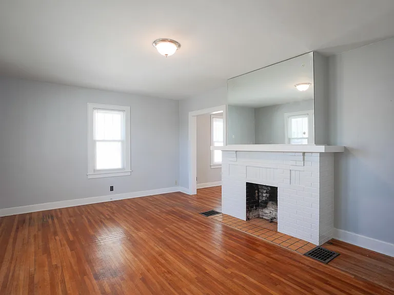 815 E Chestnut St — Photo 11