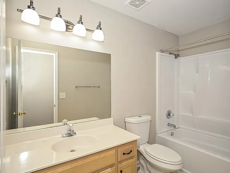 2910 Iona Dr — Photo 16