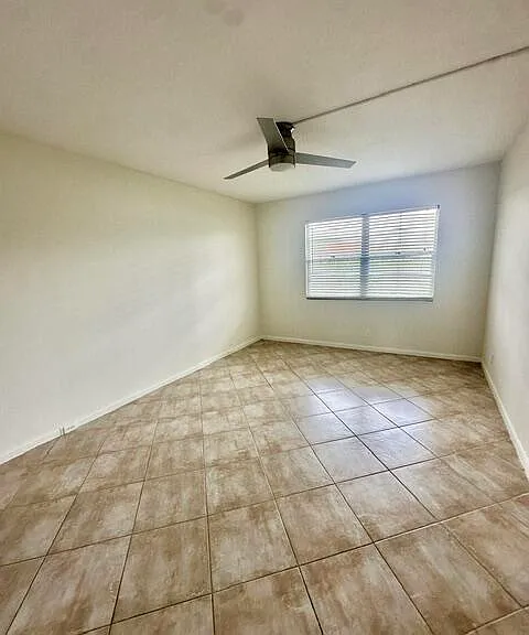 1047 Exeter Dr #C — Photo 8