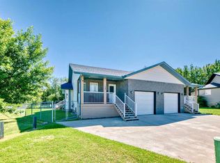 5515 NW 52 Avenue Close, Innisfail, AB T4G0A1