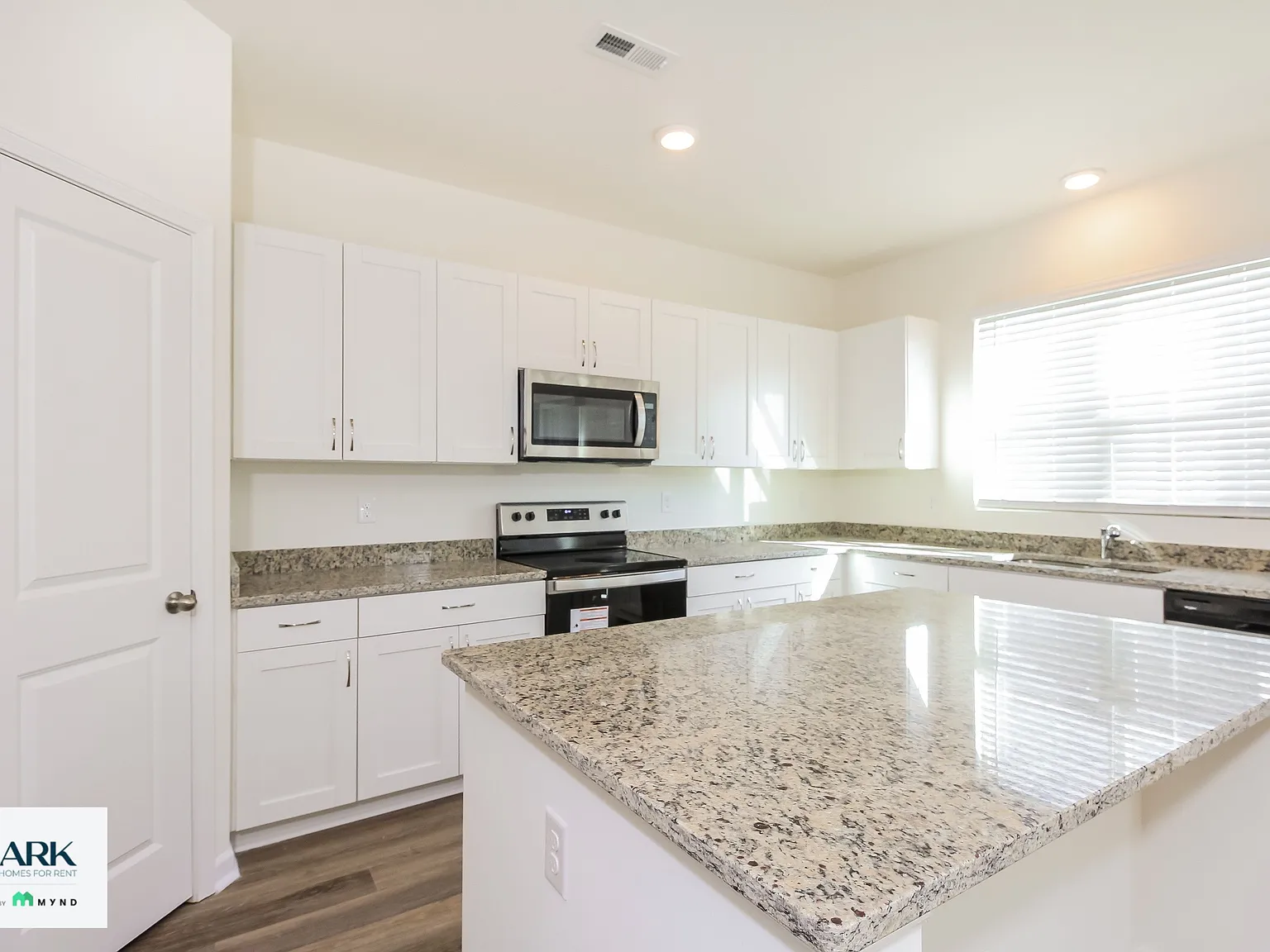 3 bed, 2.5 bath, 1788 sqft, $2,249 — Photo 3