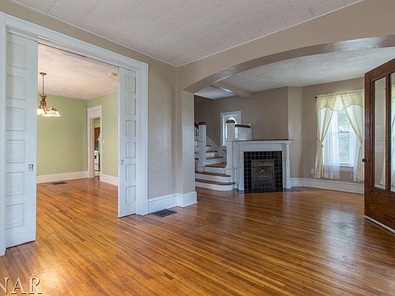 4th image of 608 E Jefferson St