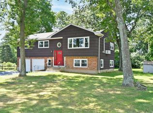 32 Gibbs Pond Rd, Nesconset, NY 11767