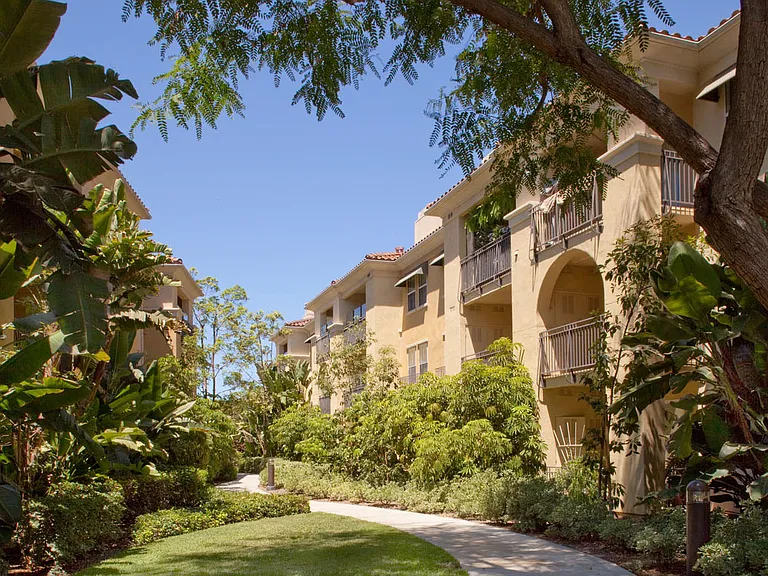 Villa Coronado Apartment Homes — Photo 10