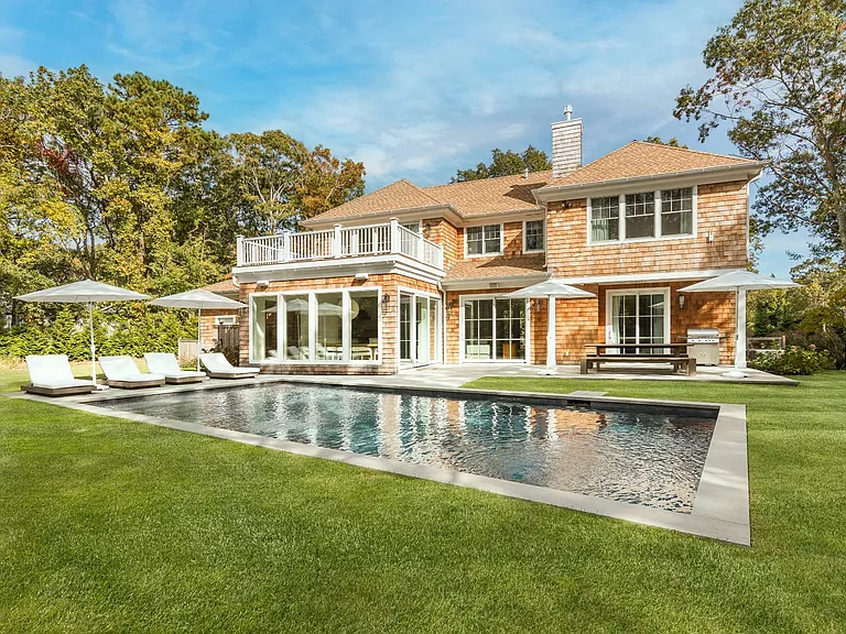 9 Rose Ave — Photo 1