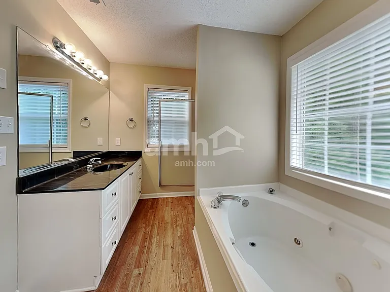 400 Wyndham Ave — Photo 13