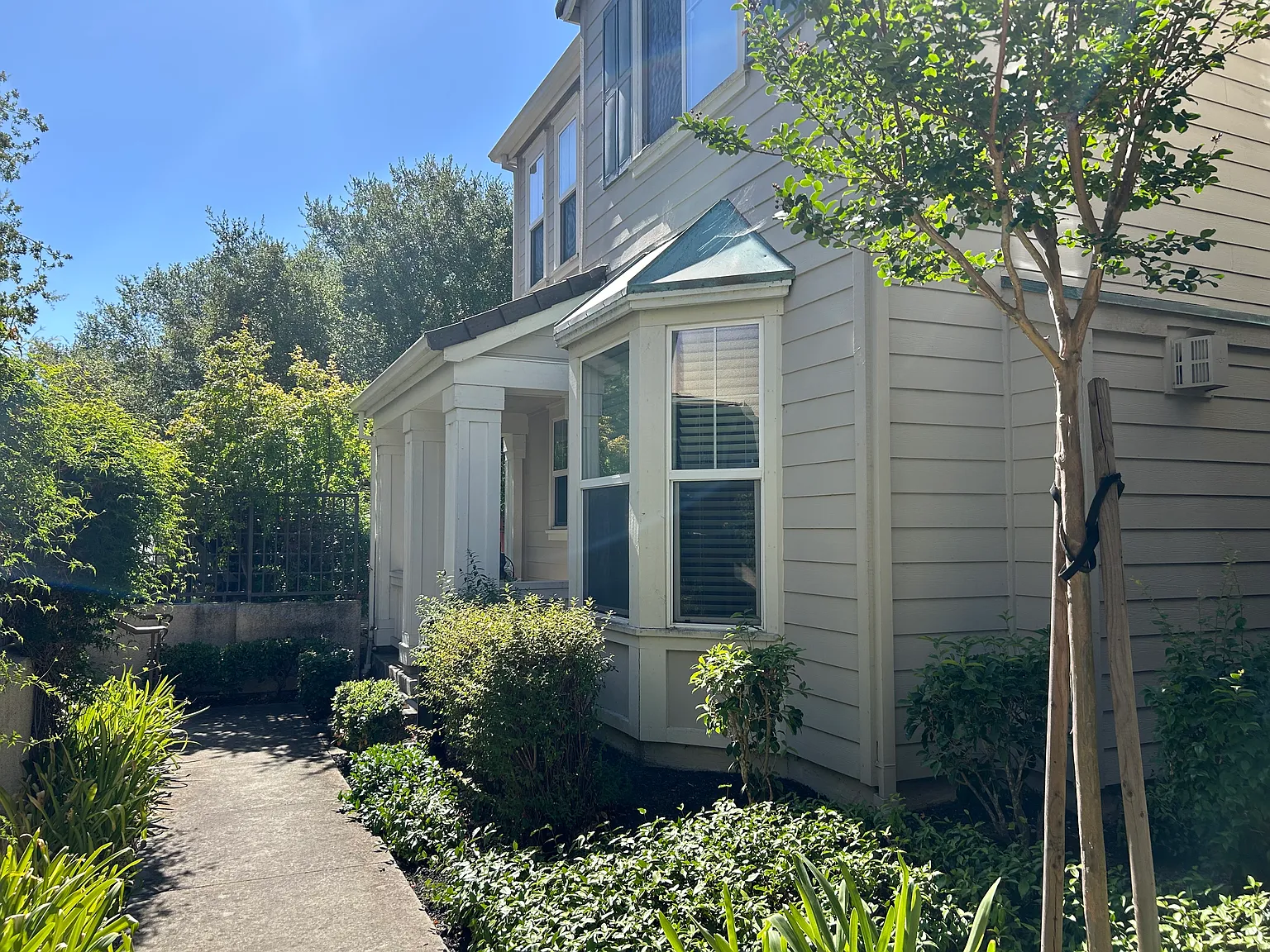 4 bed, 2.5 bath, 2149 sqft, $4,950 — Photo 3