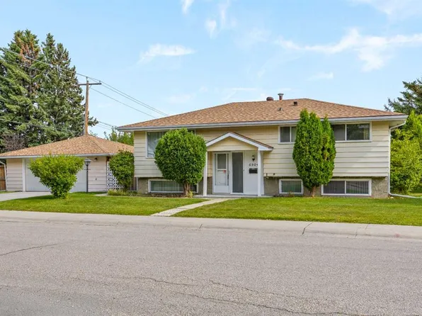 6904 W 8th St NW, Calgary, AB T2K 1G1