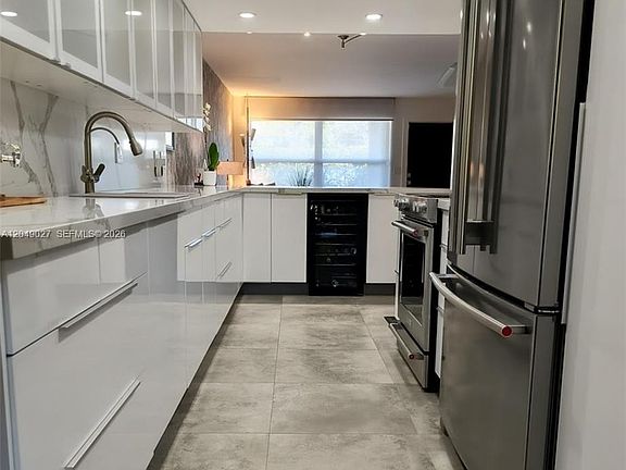 4th image of 6047 Bayview Dr
