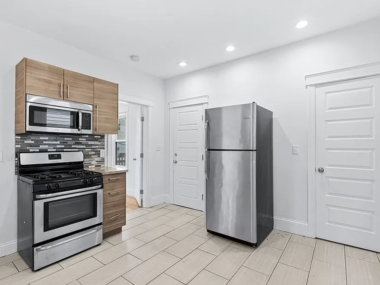 8 Roach St #2 — Photo 3