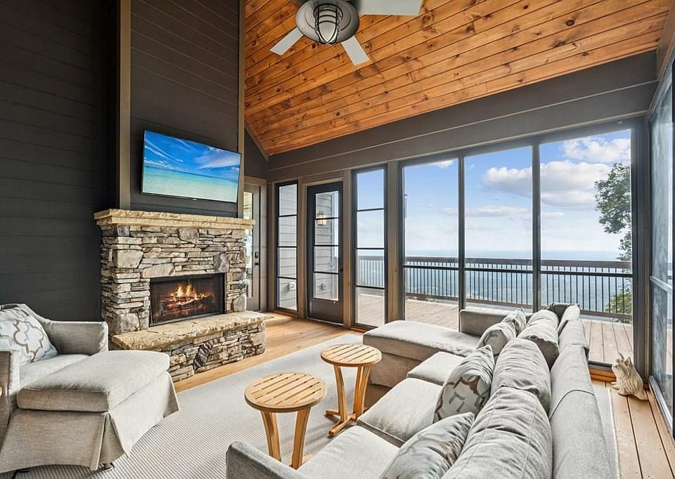 1st image of 1455 Ridgeview Dr