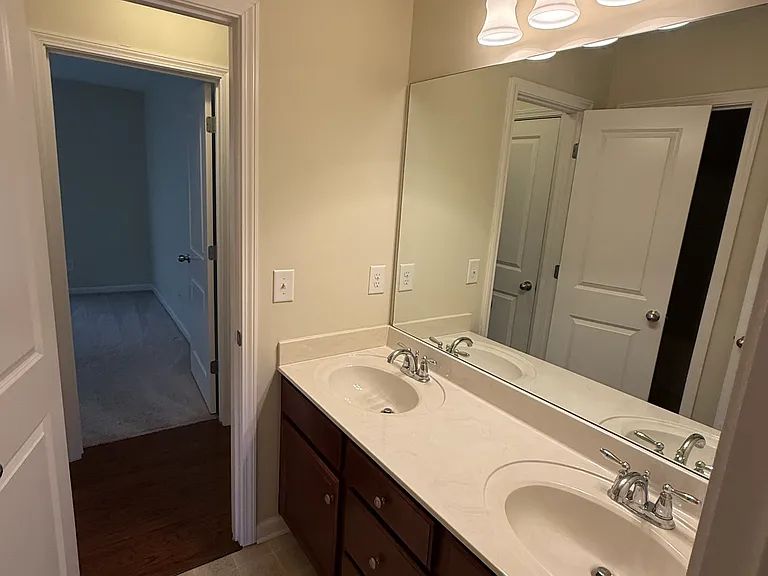 1629 Robindale Dr — Photo 8