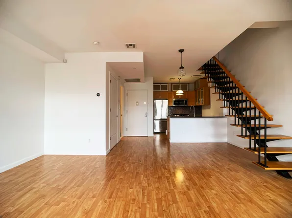 893 Myrtle Avenue image 3 of 23