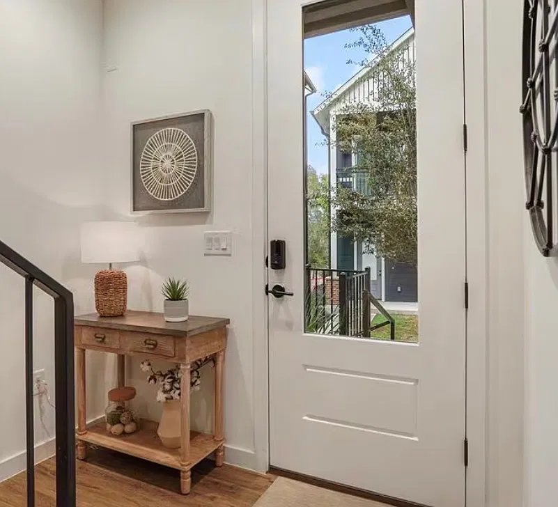 3 bed, 3.5 bath, 1807 sqft, $4,099 — Photo 2