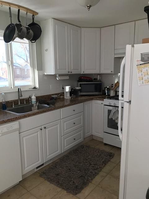 2nd image of 960 Quinn St