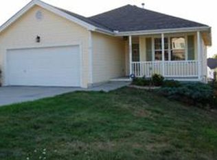 602 Pebblebeach Dr, Lansing, KS 66043