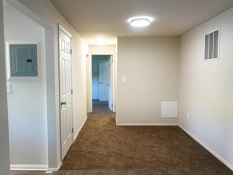 Edmondson Park Apartments — Photo 12