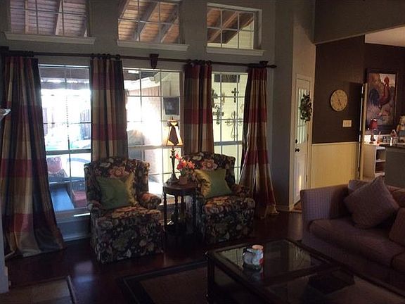 4th image of 305 Bricknell Dr