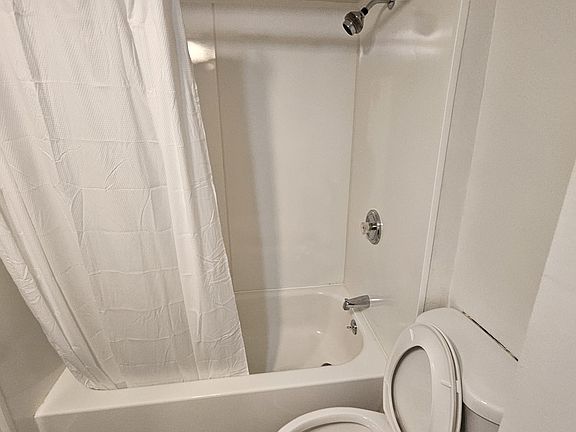 5th image of 3209 Saratoga Ave #1