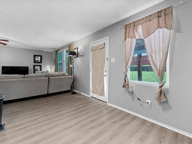 5401 Pandale Valley Dr — Photo 13
