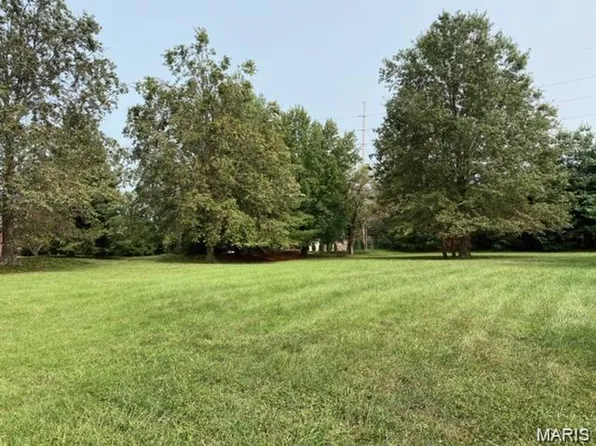 100 Bristol Park Ln, Edwardsville, IL 62025
