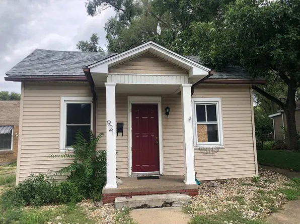 921 Ann Eliza St, Pekin, IL 61554