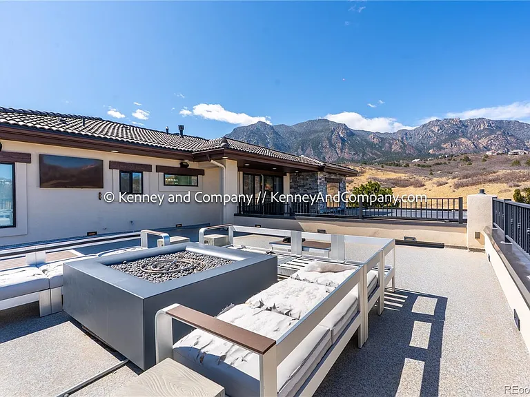 6438 Farthing Dr — Photo 28