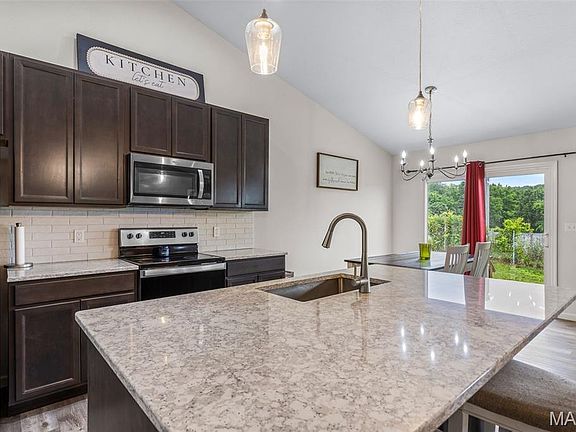 5th image of 1074 Daltons Way