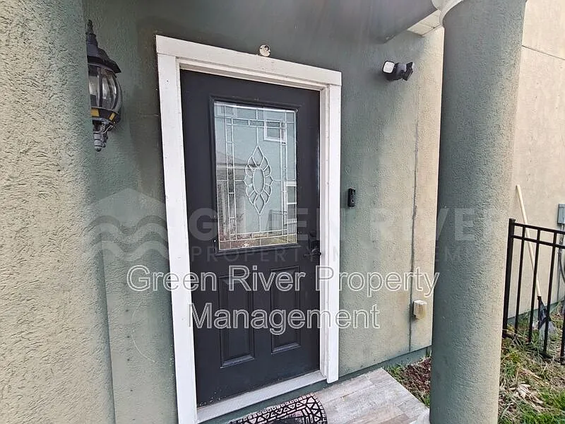 4 bed, 2.5 bath, 1791 sqft, $1,895 — Photo 3