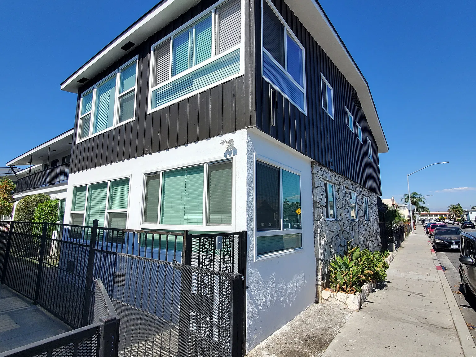 2 bed, 850 sqft, $2,250 — Photo 2